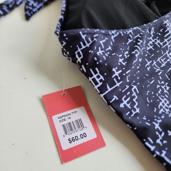 NWT NOON SWIM Women's Ruched Halter 1 Piece Swimming Suit Black White Sz 18 - Picture 8 of 16